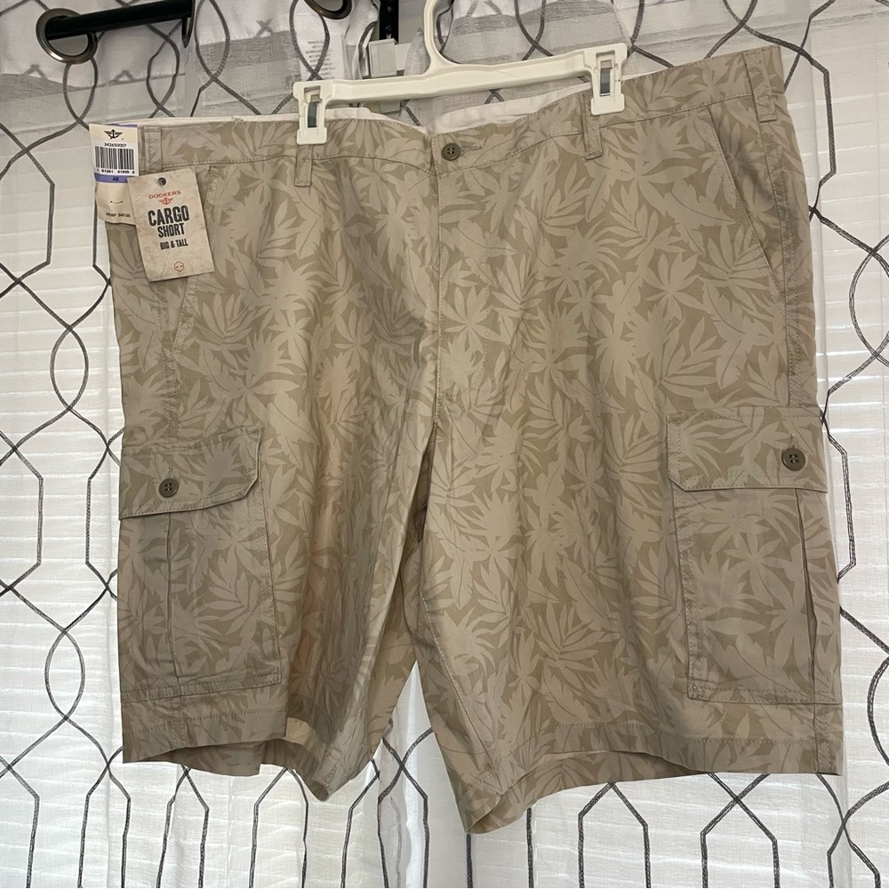 NWT Dockers men’s cargo shorts size 48
